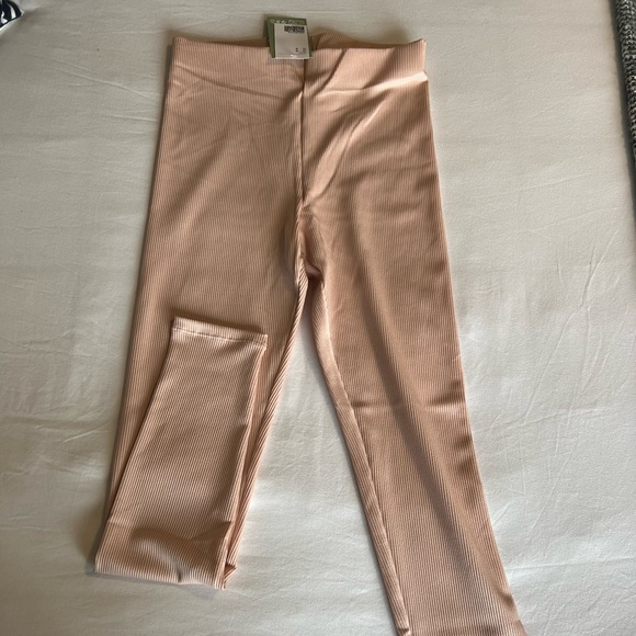 Brand new H&M browser pink leggings in medium. - Picture 3 of 5
